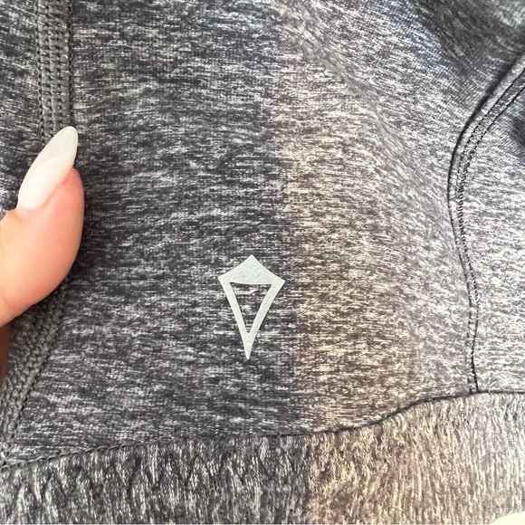 ❄️ IVIVVA by Lululemon Four Count Shrug Hooded Wrap - Picture 5 of 8